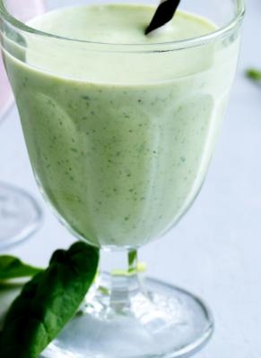 Cremet smoothies med lakrids og avocado